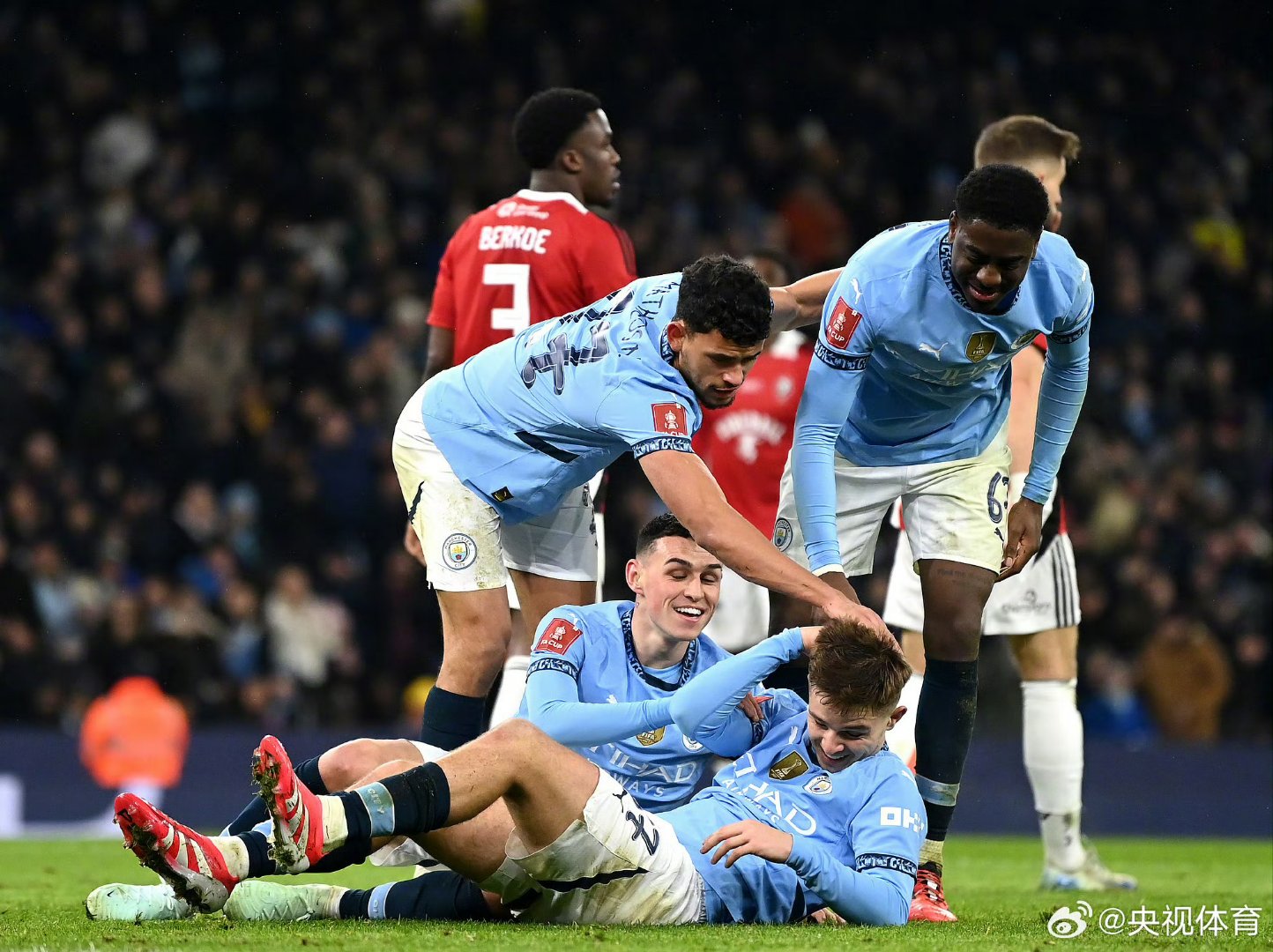 jnh-包含清晨突围战来临，曼城围绕NBA季后赛刷新队史纪录，管理层满意，训练强度明显提升的词条