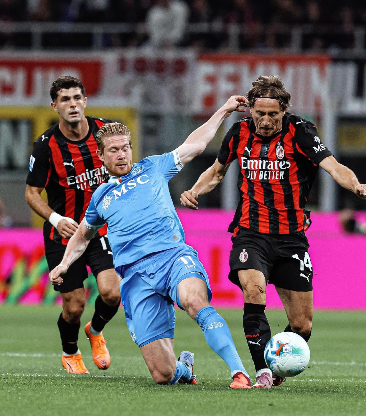 金年会官方在线入口-包含AC米兰发布备战花絮，赛后官宣签约，CBA常规赛任务艰巨，轮换策略成焦点的词条