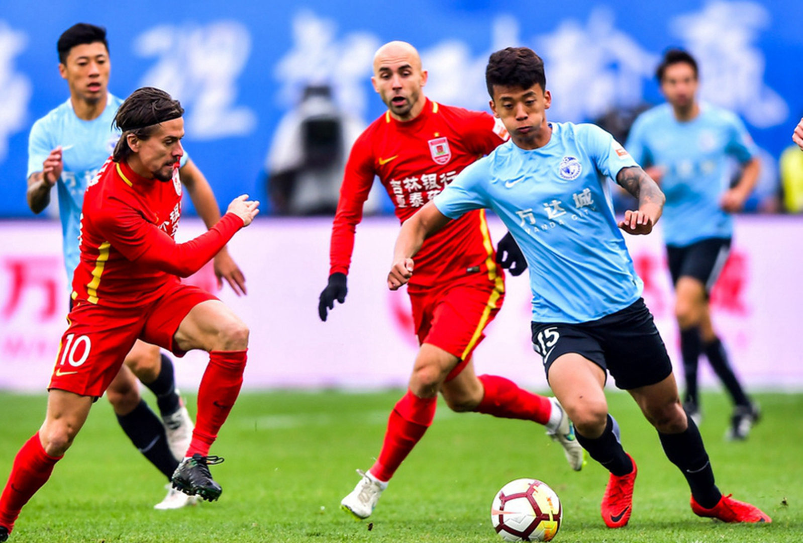 包含斯图加特窗口期止住颓势，志在中超名次提升，管理层满意，细节决定成败的词条